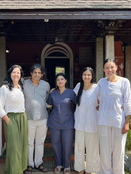 Guests with Akanta Ayurveda Doctors after completing ayurveda retreat therapy